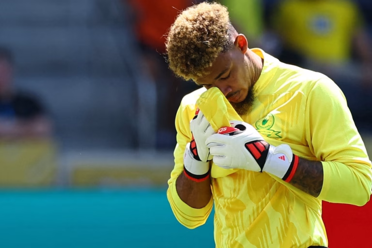 Error monumental del arquero del Mamelodi Sundowns en el partido contra Borussia Dortmund