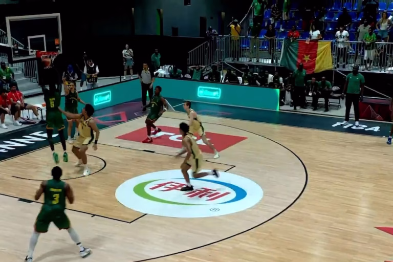 El insólito error del Mundial U19 de básquet: un jugador anotó en su propio aro y su equipo sufrió la derrota