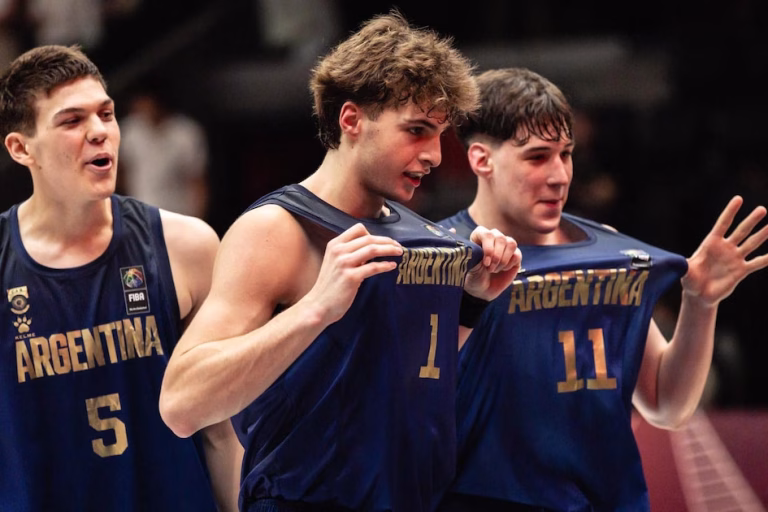 Argentina sorprende al subcampeón de Europa y avanza en el Mundial U19 de básquet con una victoria destacada