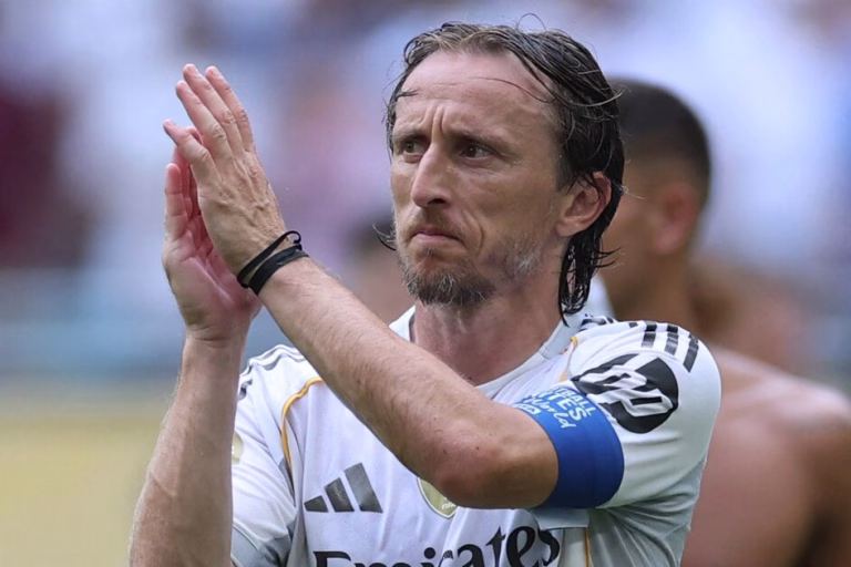 La despedida de Modric del Real Madrid tras una goleada del PSG: un final agridulce en una temporada complicada