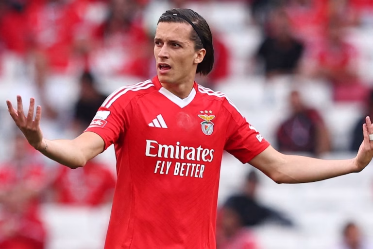 El Real Madrid confirma el regreso de Álvaro Carreras, quien firma contrato hasta 2030 y vuelve a casa