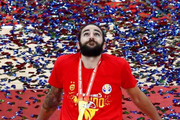 La conmovedora historia de un deportista de básquet que enfrentó problemas de salud mental y pensó en rendirse