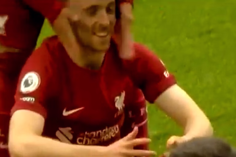 Diogo Jota y el joystick invisible: el gesto que inspiró a futbolistas a rendir homenaje en el fútbol argentino