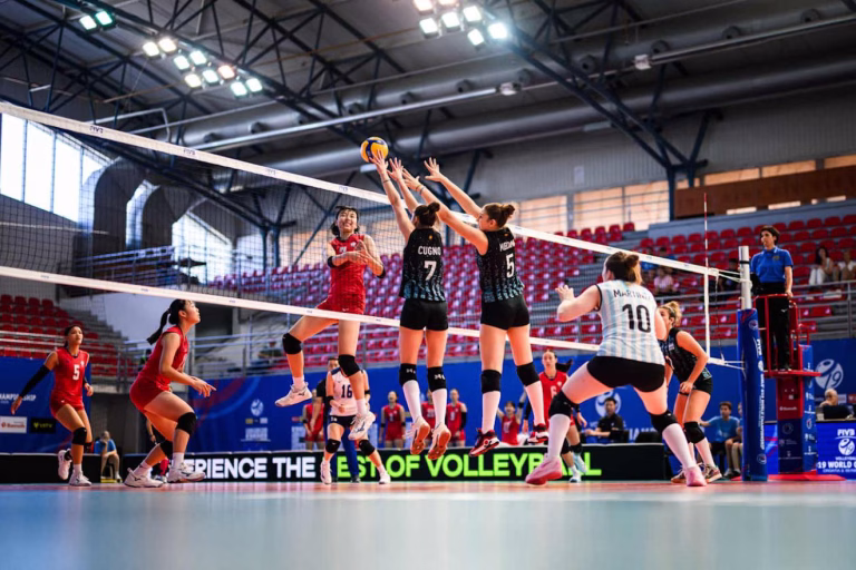 Vóley: las entrerrianas María Eugenia Martínez y “Las Panteritas” caen y se despojan del invicto