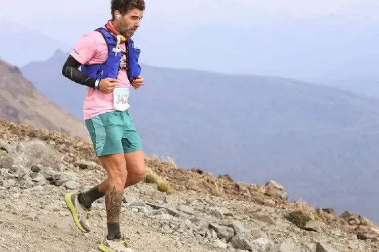 Anuncio de Nicolás Cabré para correr el Ironman Gualeguaychú