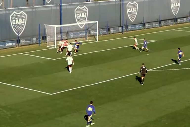 Joaquín González deslumbra con un golazo de taco en la victoria 6-2 de Boca Juniors sobre River Plate en juveniles