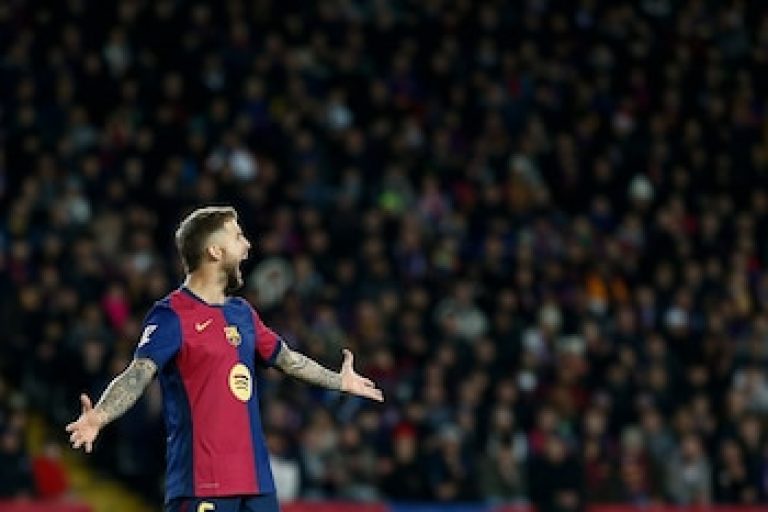 Iñigo Martínez se despide de sus compañeros mientras se prepara para unirse al Al-Nassr en Arabia Saudita