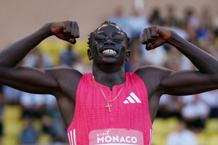 Con 17 años, lo apodan el nuevo Bolt. Bajó de 10″ en 100 metros, pero su marca no es válida. Gout Gout sigue sorprendiendo en cada carrera