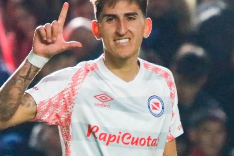 Con un golazo, Alan Lescano le dio la victoria a Argentinos