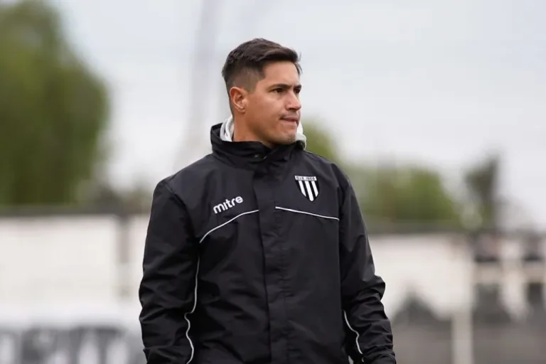 Nuevo DT: Colón de Santa Fe echó a Martín Minella y contrató a Ezequiel Medrán