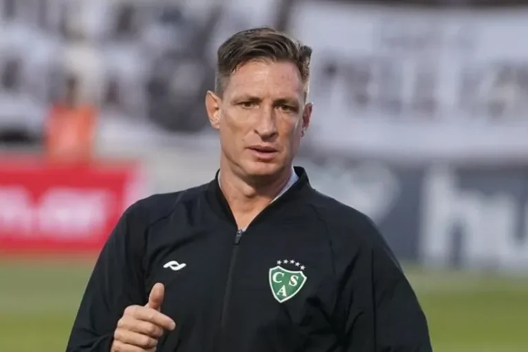 Facundo Sava, ex entrenador del Patronato, será el nuevo reemplazo de Javier Sanguinetti en Sarmiento