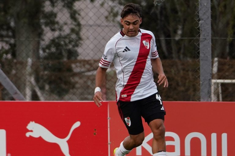 Alex Woiski, el talento de 100 millones de euros, debuta en la Reserva de River y brilla en el empate con Independiente