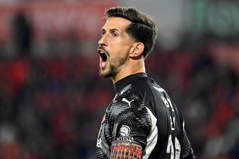 El arquero de Independiente reacciona tras el veto de Milei a la ley de emergencia en discapacidad y aboga por la lucha y empatía