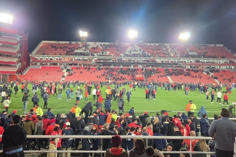 Comunicado de la Conmebol tras la violencia en el Independiente-Universidad de Chile, que llevó a suspender el partido