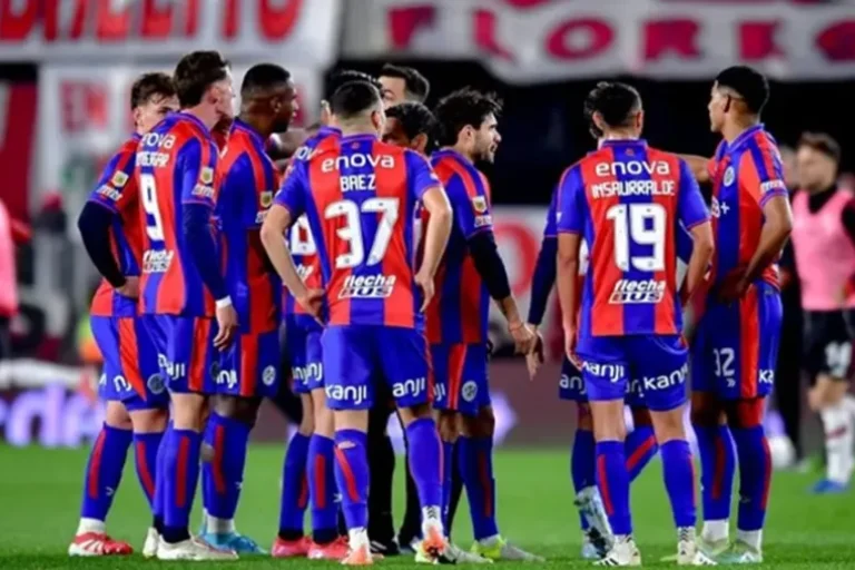 En el regreso de la acción, San Lorenzo-Vélez capta todas las miradas