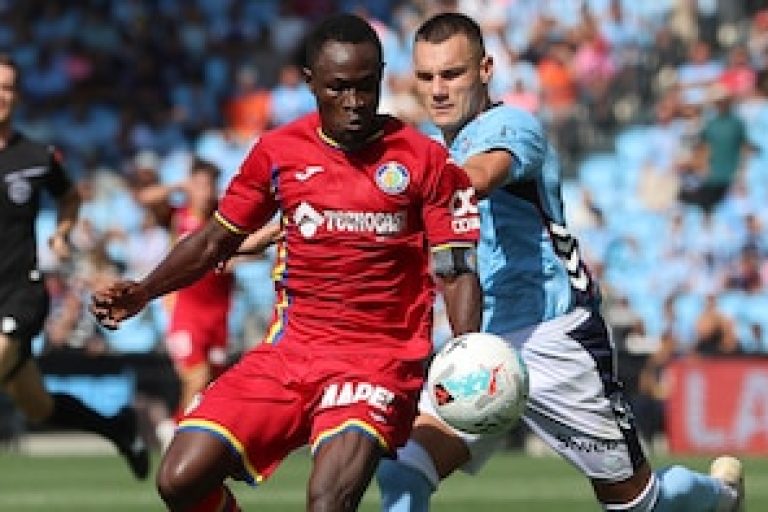 Getafe enfrenta crisis económica al presentar solo 13 jugadores en el partido contra el Celta, como el FC Barcelona