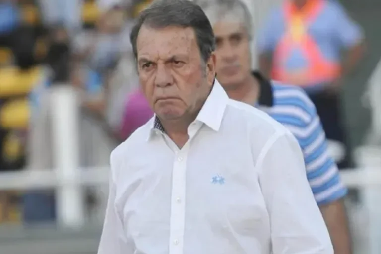 Flotta revisó la fecha, pero se centró en el arbitraje: “¿Quién dirige, el VAR o el réferi?”