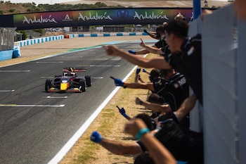 Mattia Colnaghi cruza primero la