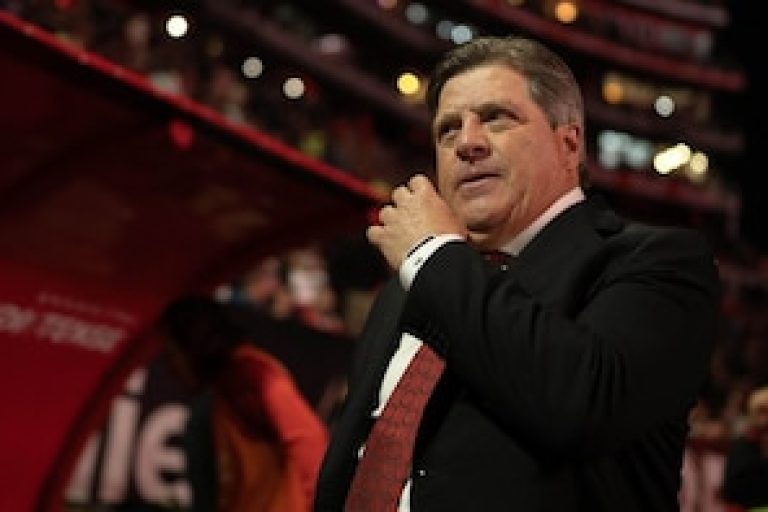 La federación de Costa Rica brinda apoyo a Miguel “Piojo” Herrera en su gestión como director técnico