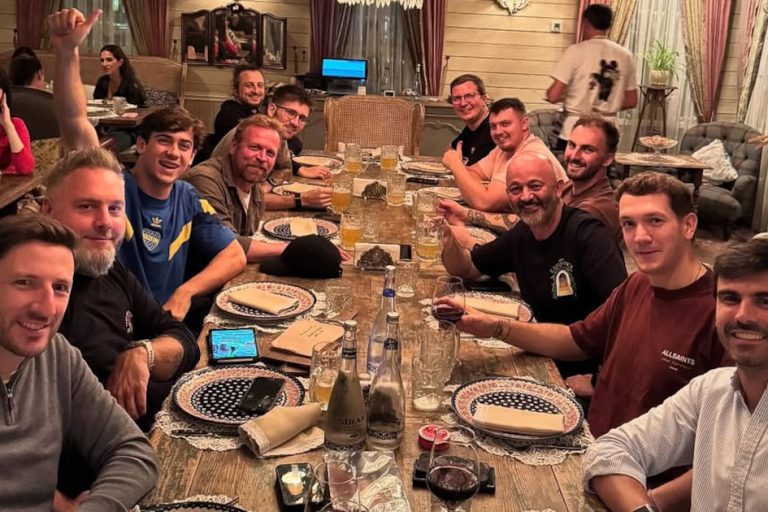 Franco Colapinto fue al cumple de su ingeniero: el detalle que volvió locos a los hinchas de Boca Juniors