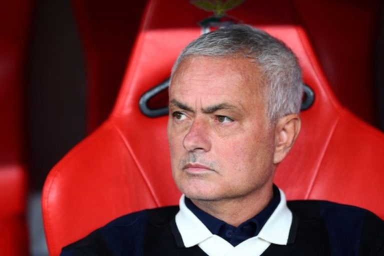 Se armó quilombo en Benfica tras la humillante derrota ante Qarabag: echaron al DT y Mourinho negocia para reemplazarlo