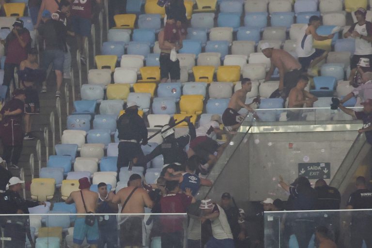 Una vez más, la violencia policial en Brasil: agredieron a los hinchas de Lanús