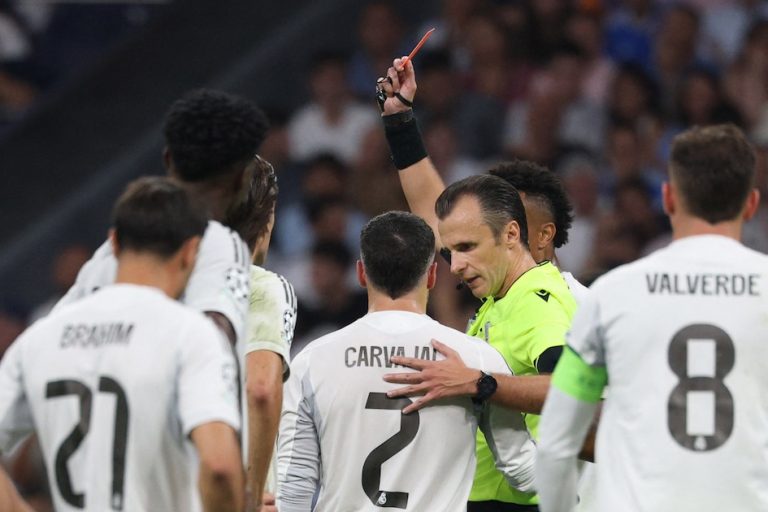 Dani Carvajal le pegó un cabezazo a Gerónimo Rulli y lo expulsaron en la victoria del Real en el debut de la Champions