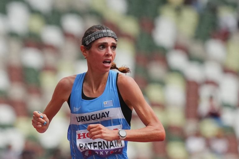 Corrió dos maratones y cruzó la meta sin saber que ganó la primera medalla para Uruguay en el Mundial de atletismo. ¡Una locura!