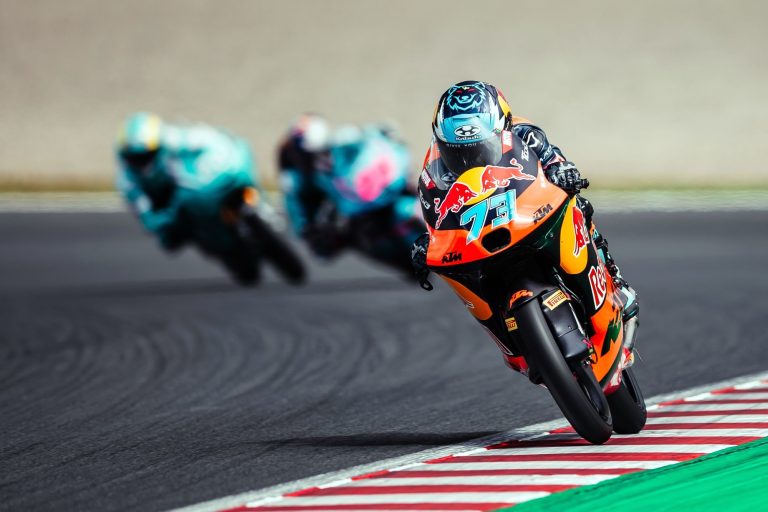 Valentín Perrone estuvo a un pasito del podio en la carrera de Moto3 en Japón
