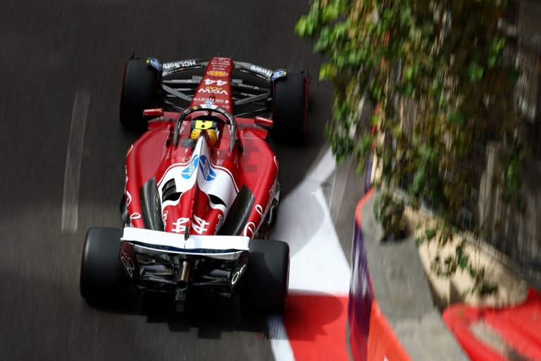 Hamilton cuenta por qué lo eliminaron en la Q2 de Bakú por un error de estrategia