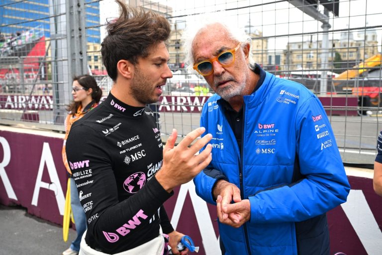 Es complicado cuando te das cuenta de cómo se destacan los otros autos