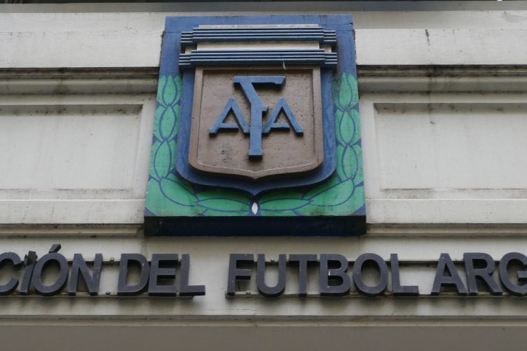 Tribunal: una advertencia, le bajan otra sanción y tres partidos a un colaborador de Gallardo