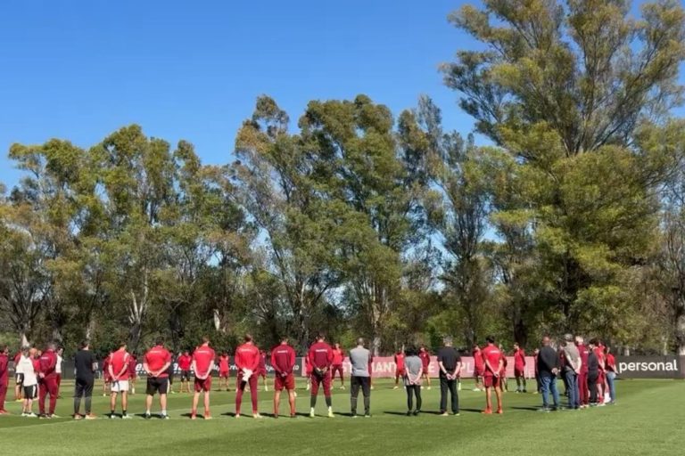 Video: los momentos de silencio en los entrenamientos de Estudiantes, San Lorenzo, Vélez y otros clubes en homenaje a Russo