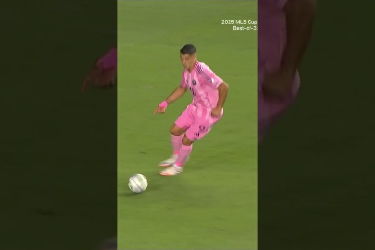 Video: ¡DOBLETE DE LEO MESSI Y VICTORIA 3-1 DE INTER MIAMI EN LA IDA DE OCTAVOS! | MLS on Apple | #Shorts