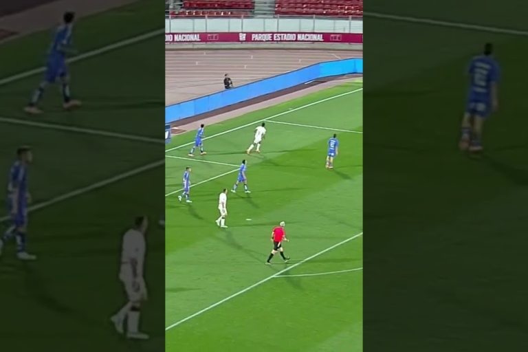 Video: ¡UNA ATAJADA QUE VALE UN GOL! Castellón voló y le negó el hat-trick a Castillo | #Shorts