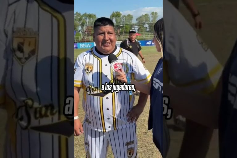 Video: ¡LO BAÑARON EN PLENA ENTREVISTA TRAS CLASIFICACIÓN DE SAN ALBERTO FC! | #Shorts