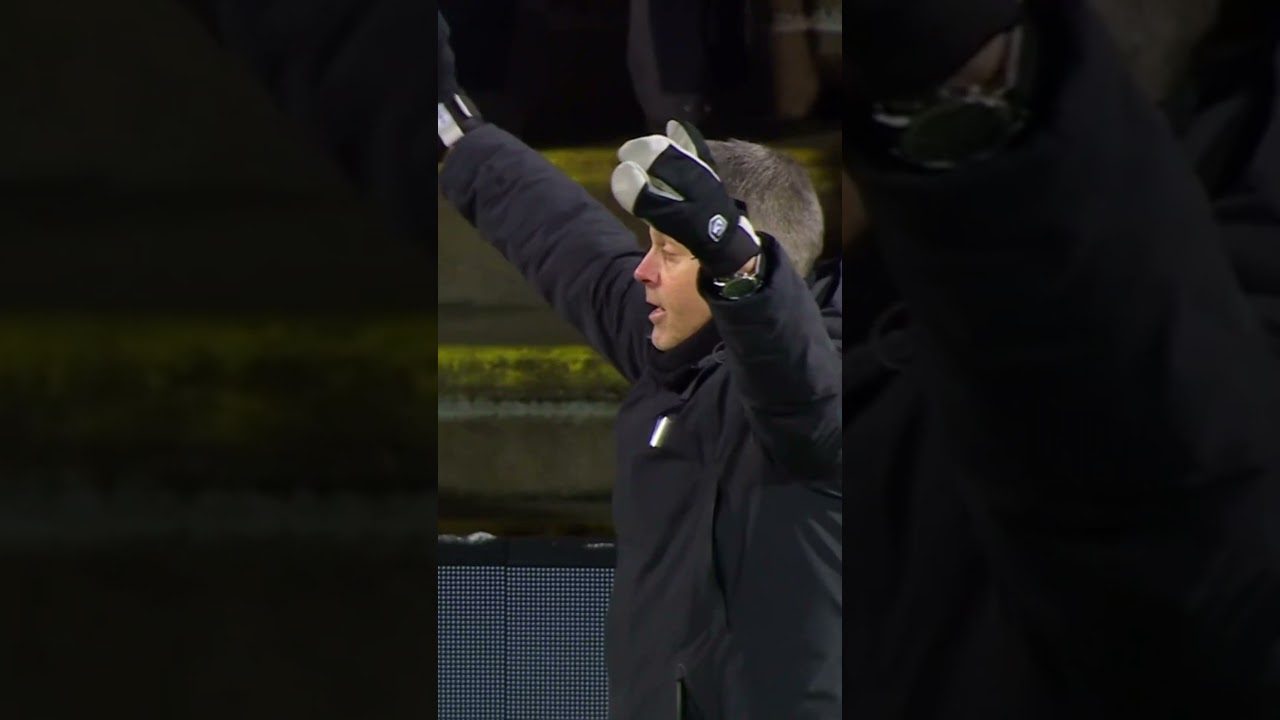 Video: ¡CONTROL DELUXE Y GOLAZO PARA GANARLO EN LA ÚLTIMA! Momento épico en Noruega | #Shorts