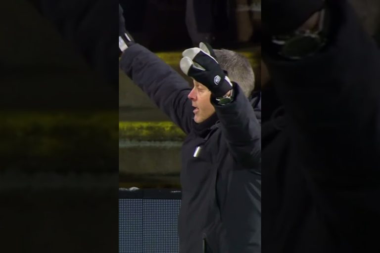 Video: ¡CONTROL DELUXE Y GOLAZO PARA GANARLO EN LA ÚLTIMA! Momento épico en Noruega | #Shorts