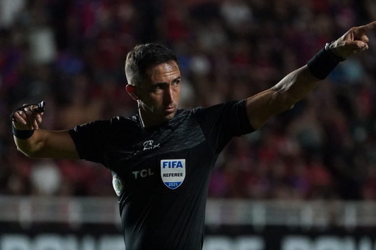 Nazareno Arasa, bajo la lupa por una serie de errores de los árbitros