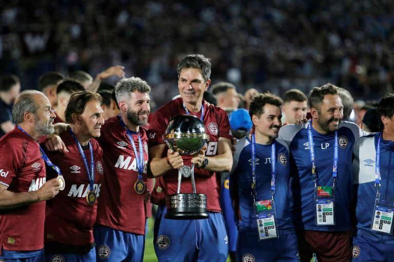 Formación europea, orden y laburo: el viaje de Mauricio Pellegrino hacia su primer título como técnico