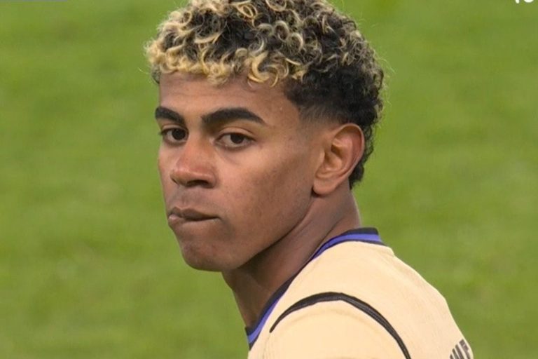 El controversial gesto de Lamine Yamal al ser cambiado en el partido contra el Chelsea