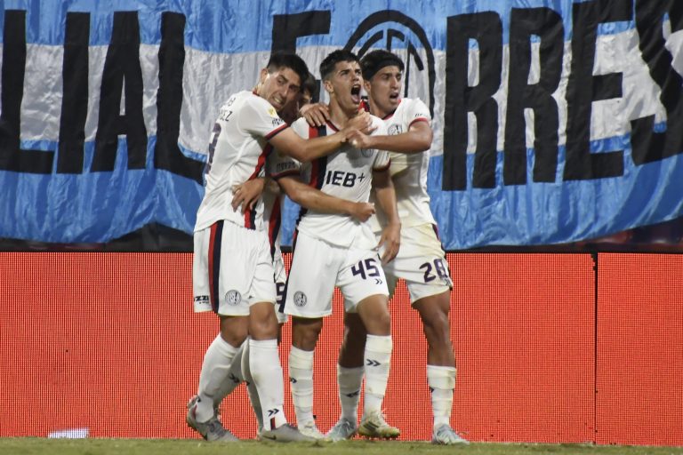 San Lorenzo se lleva el partido con un golazo espectacular