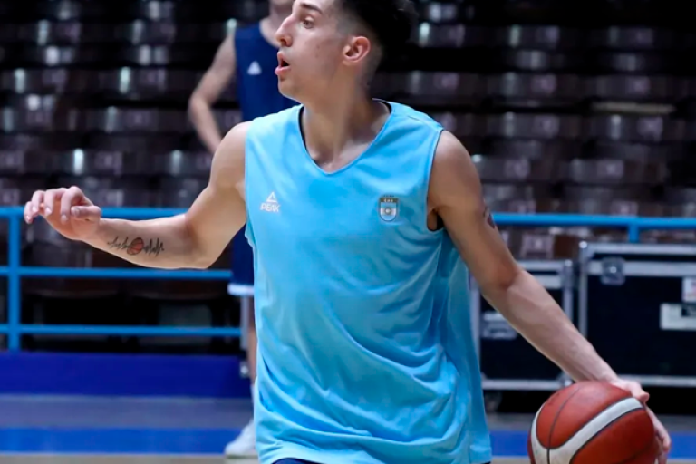 Mateo Díaz se encuentra a un paso de igualar un récord junto a su padre en la Selección Argentina en su histórico debut