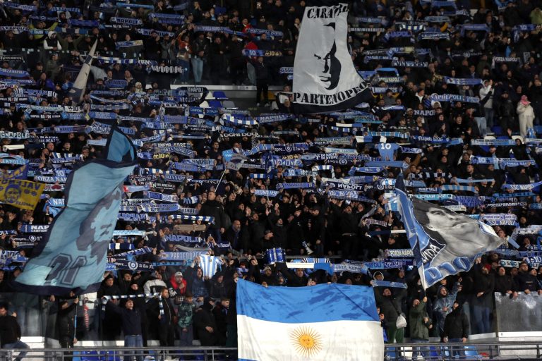 El emotivo tributo de Napoli a Maradona antes del partido de Champions