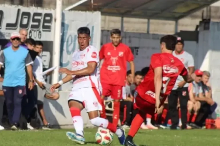 Atlético Paraná se quedó con un partido crucial del Regional Federal Amateur
