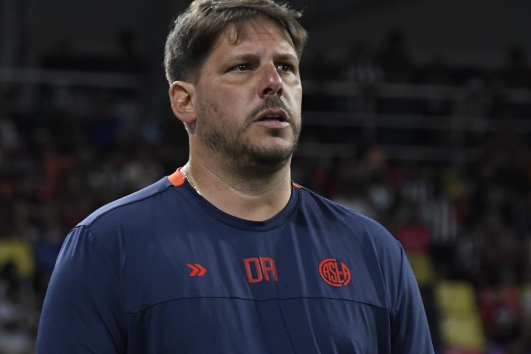 Ayuda tras el escándalo de la eliminación con Central Córdoba: “Tendrían que haber dado 12 penales por tiempo”