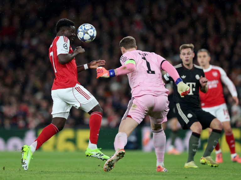 Error grosero de Neuer y se va el invicto del Bayern Munich ante un Arsenal contundente