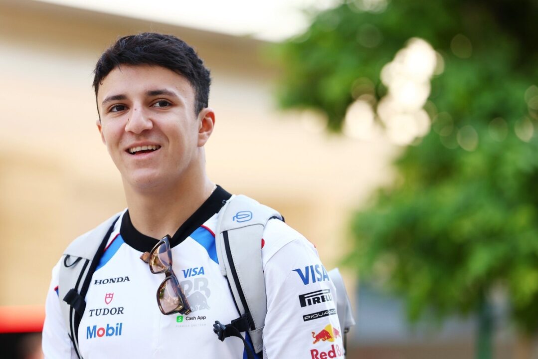 Hadjar toma el lugar de Tsunoda en Red Bull para la F1 2026 y Lindblad se suma a Racing Bulls