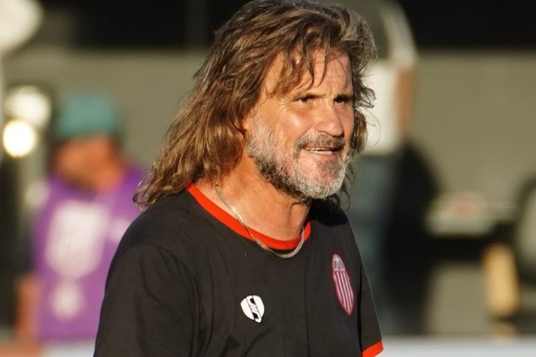 La ironía de Insúa sobre el referato en el partido contra Gimnasia