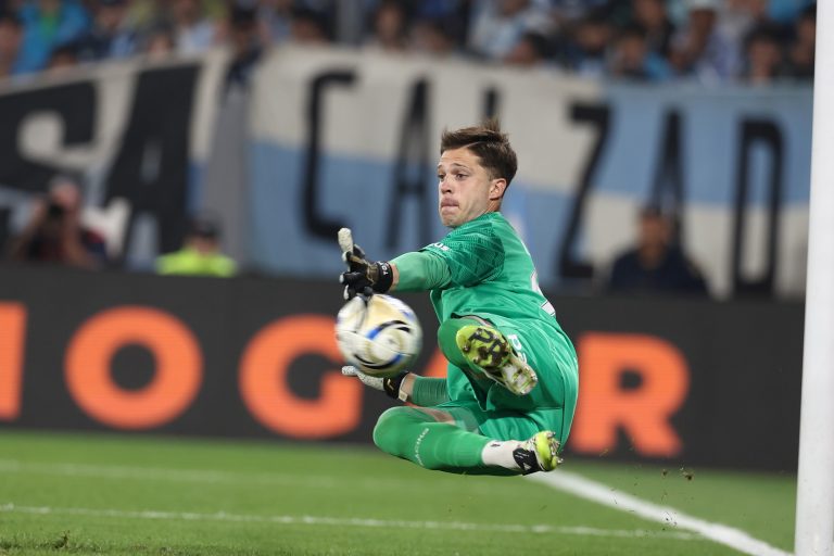 Cambeses, ídolo: dos penales parados, el aporte de Arias y vamos a la final